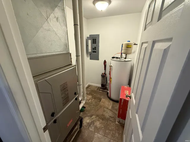 $229,000 | 300 North Barclay Drive, Vincennes, IN 47591