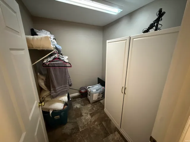 $229,000 | 300 North Barclay Drive, Vincennes, IN 47591