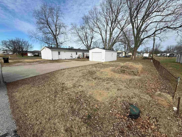 $224,900 | 300 North Barclay Drive, Vincennes, IN 47591