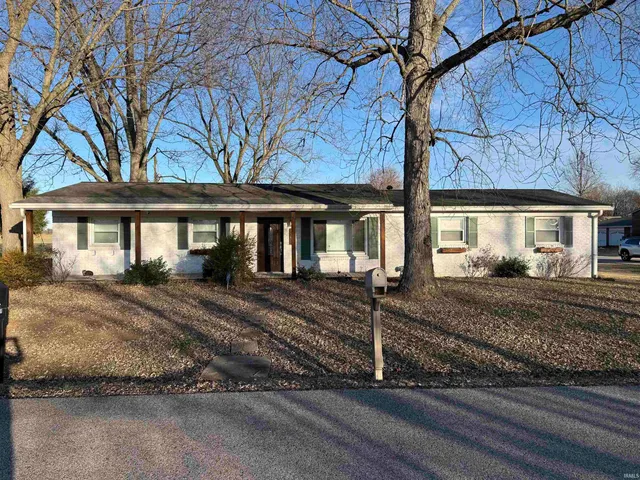 $224,900 | 300 North Barclay Drive, Vincennes, IN 47591