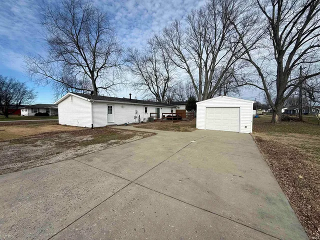 $229,000 | 300 North Barclay Drive, Vincennes, IN 47591