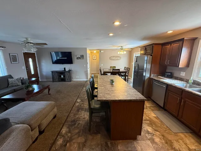 $229,000 | 300 North Barclay Drive, Vincennes, IN 47591