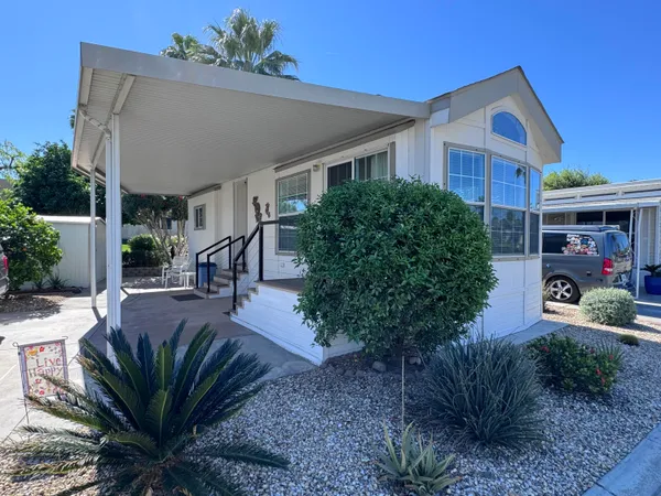a view of a yard in front of house