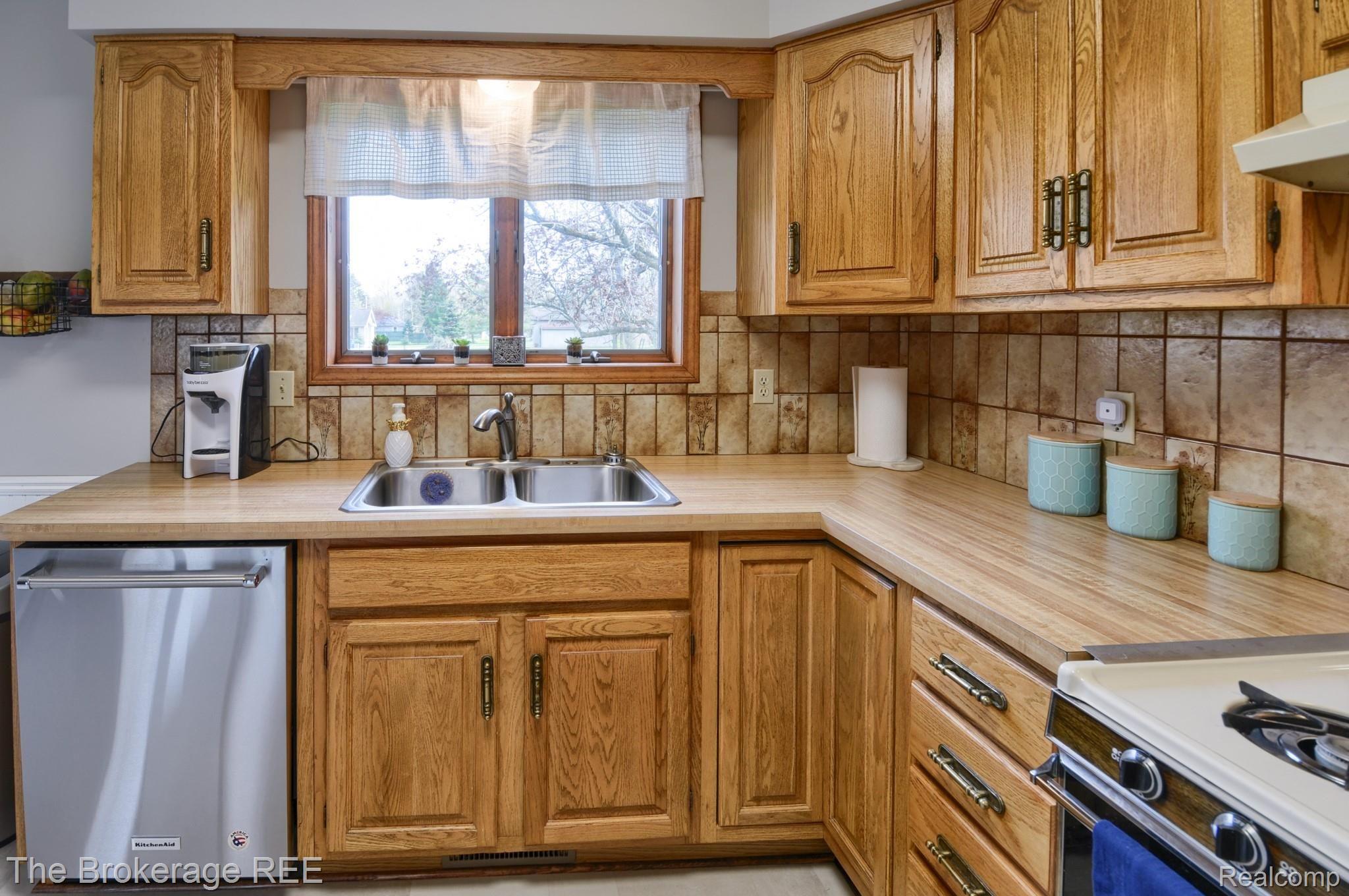 8019 Potter Road Flushing, MI 48433 - Photo 22 of 40 SD3_3537-HDR(5).jpg