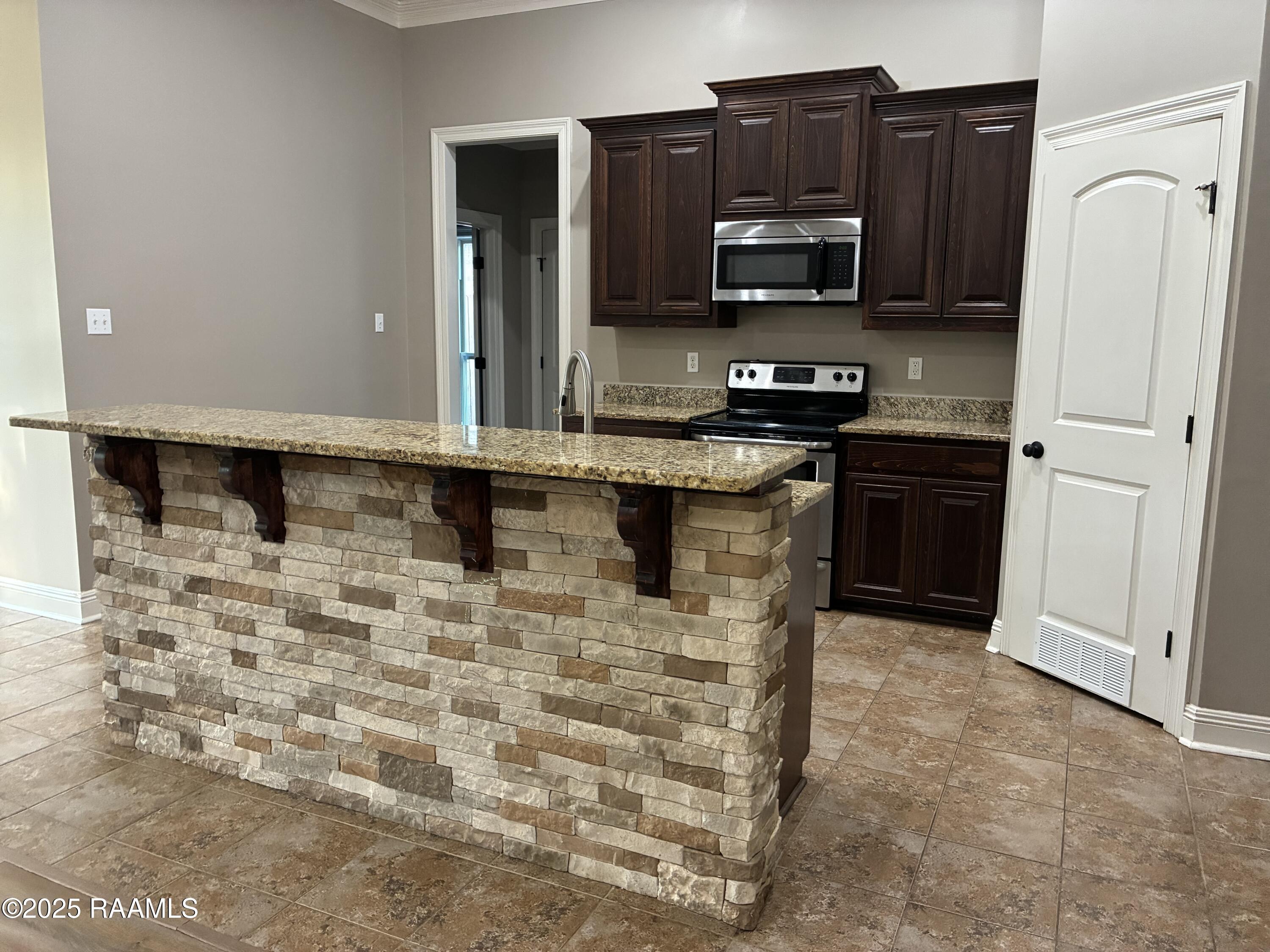 213 Woodhaven Road Youngsville, LA 70592 - Photo 3 of 16 IMG_1206
