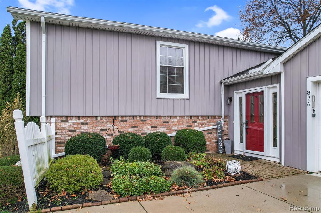 876 Dahlia Lane Rochester Hills, MI 48307 - Photo 37 of 44