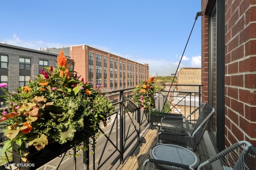 Undisclosed Address Chicago, IL 60647 - Photo 20 of 26 a view of a balcony with chairs