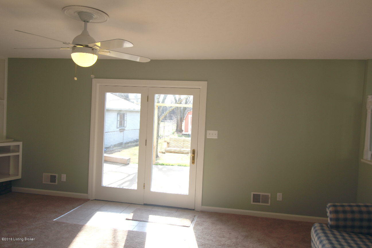 10108 St Rene Road Jeffersontown, KY 40299 - Photo 17 of 35 061 Family Room
