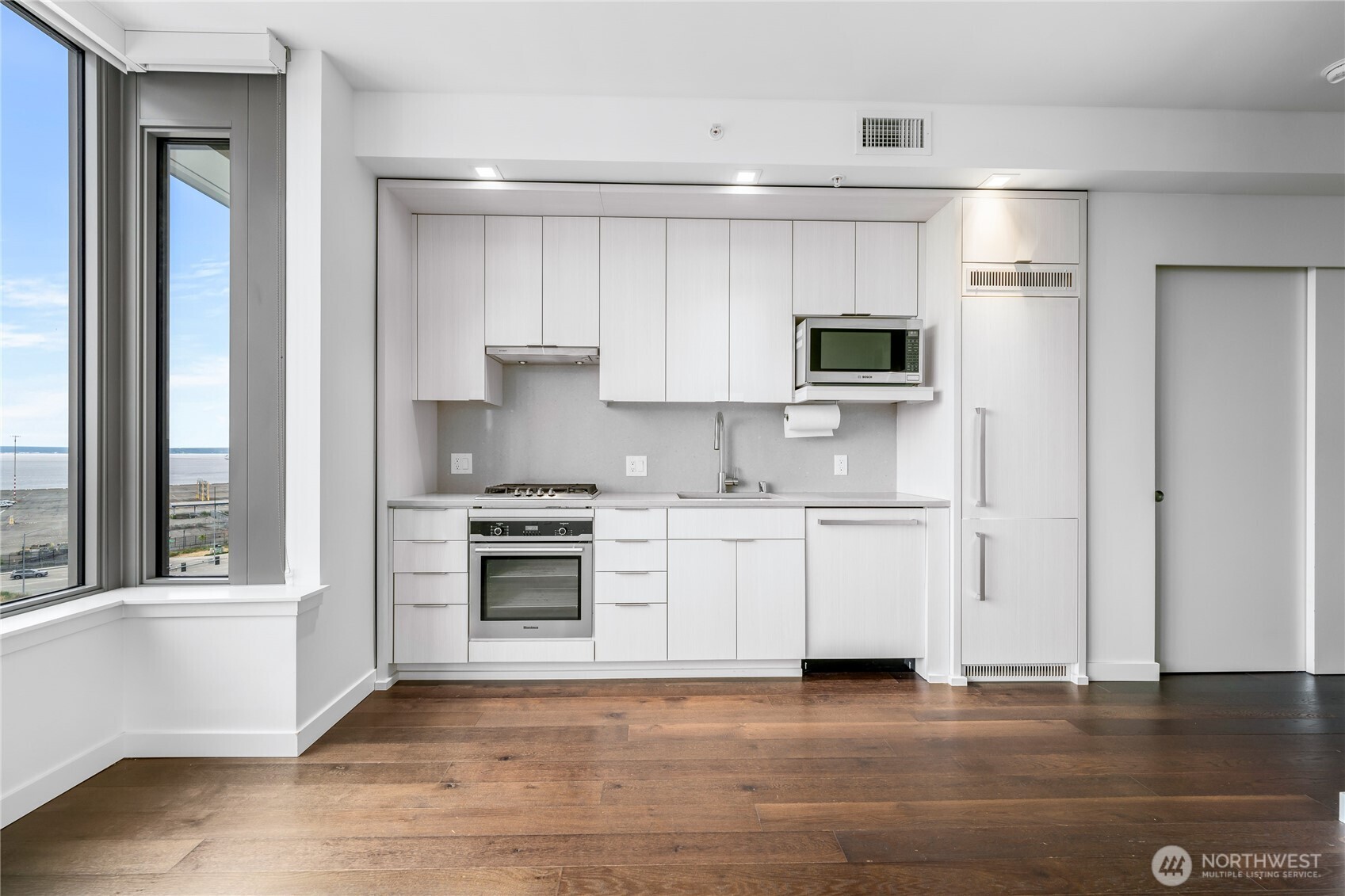 590 1st Avenue South, Unit 902 Seattle, WA 98104 - Photo 8 of 29