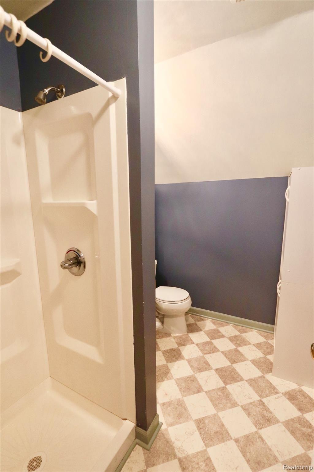7751 Munsell Road Howell, MI 48843 - Photo 59 of 60 In-law apartment bathroom.