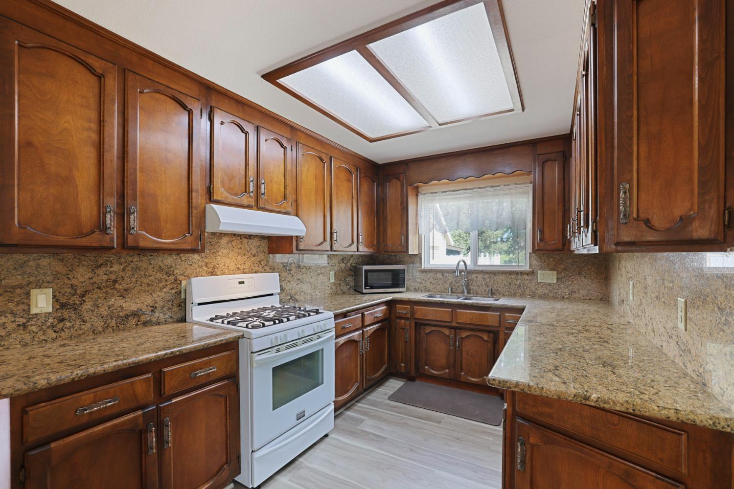 10675 East Peltier Road Acampo, CA 95220 - Photo 21 of 73 Gallery Image 21