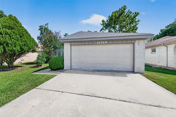 $289,900 | 11719 Acadian Drive, Houston, TX 77099