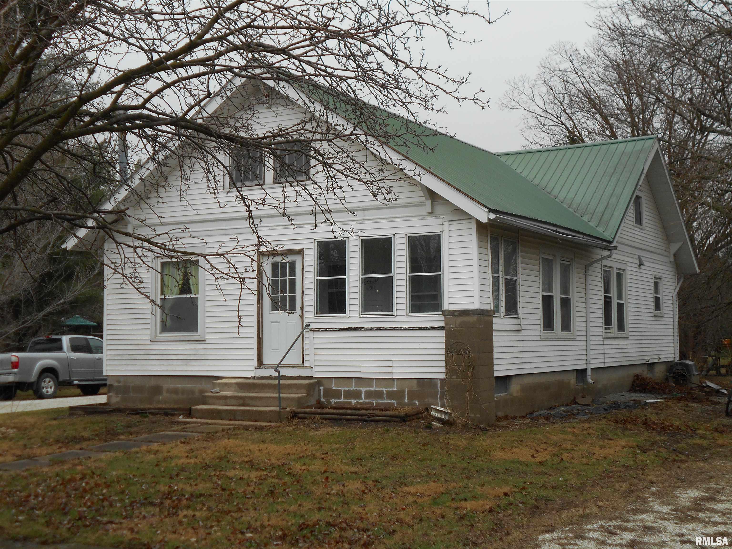204 Maple Street Augusta, IL 62311 - Photo 1 of 8