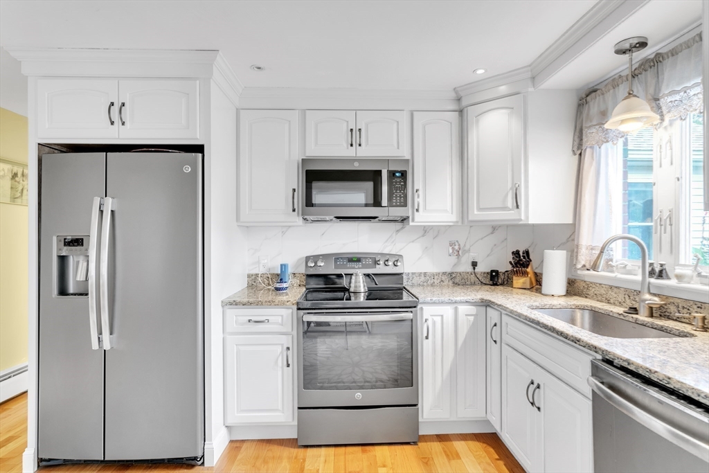 95 Bardon Street Chicopee, MA 01020 - Photo 11 of 41