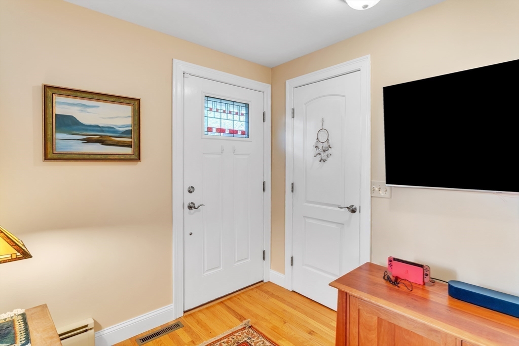 95 Bardon Street Chicopee, MA 01020 - Photo 14 of 41