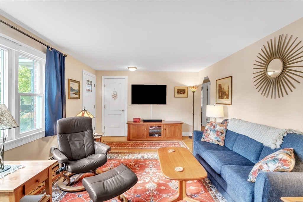 95 Bardon Street Chicopee, MA 01020 - Photo 18 of 41