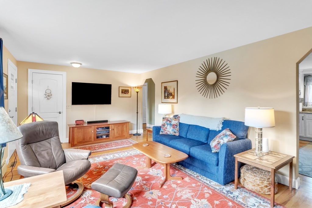 95 Bardon Street Chicopee, MA 01020 - Photo 19 of 41