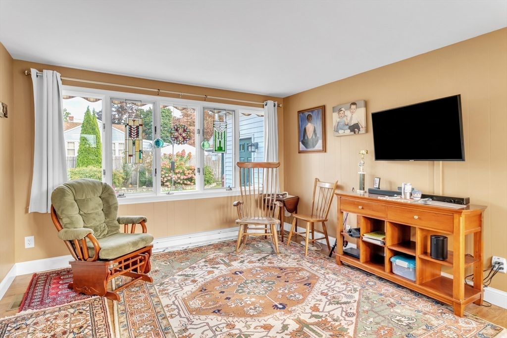 95 Bardon Street Chicopee, MA 01020 - Photo 6 of 41