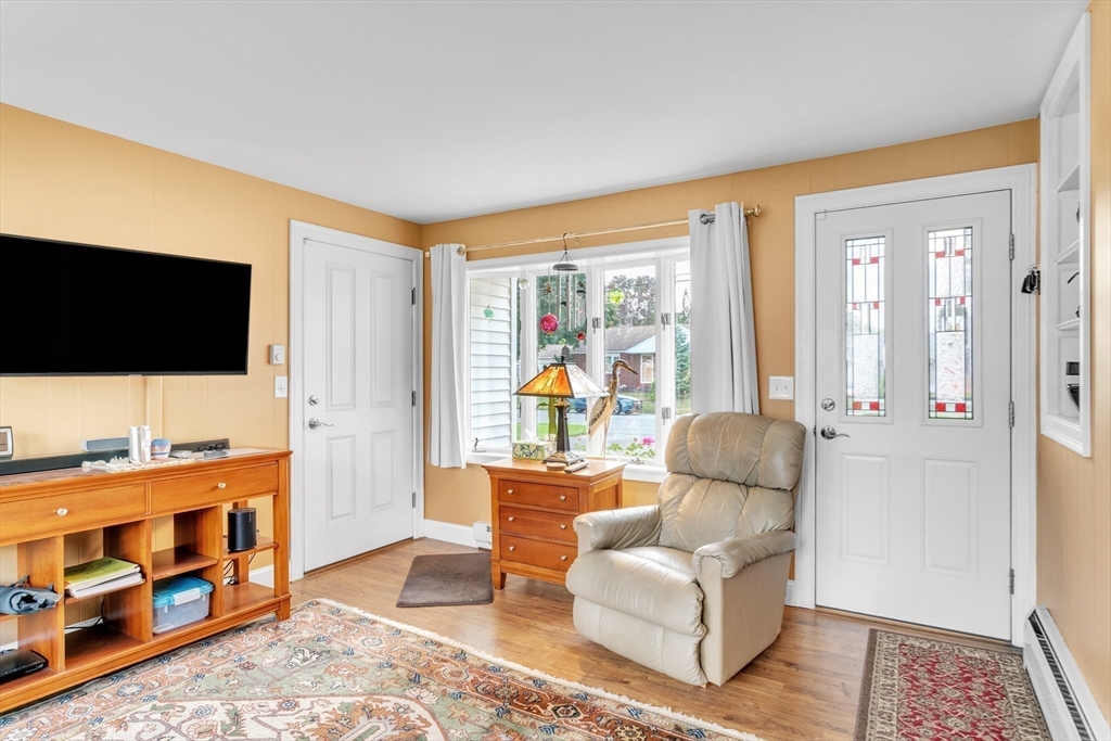 95 Bardon Street Chicopee, MA 01020 - Photo 7 of 41