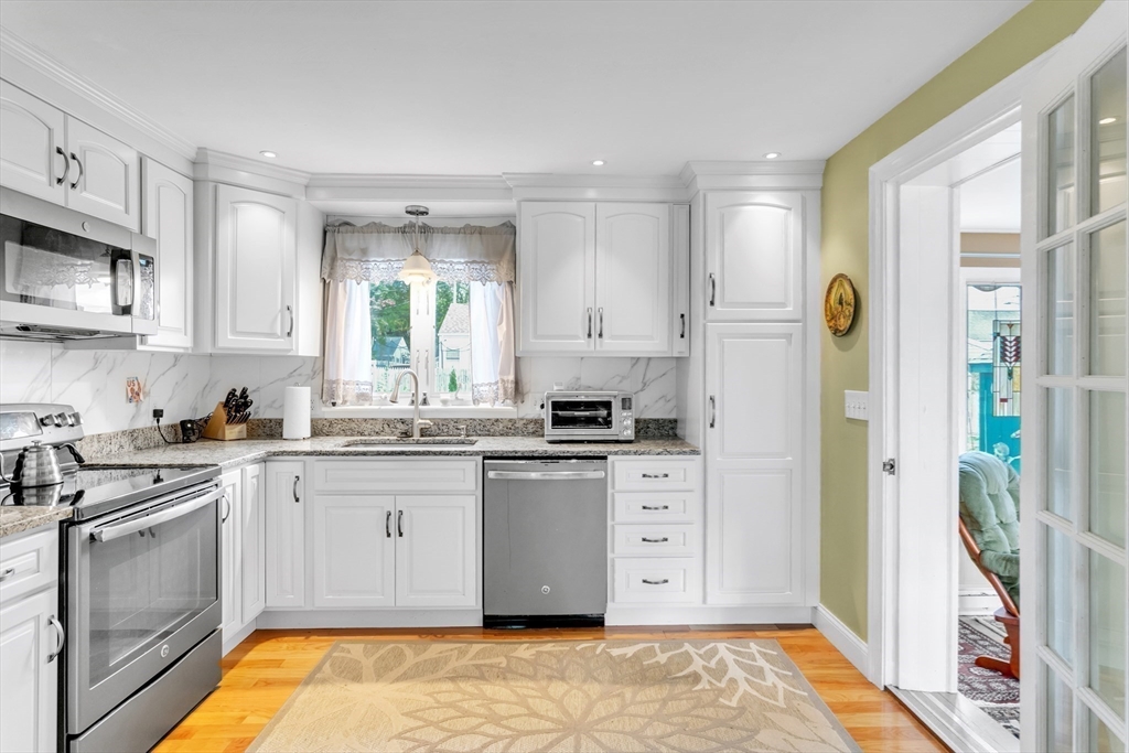 95 Bardon Street Chicopee, MA 01020 - Photo 10 of 41