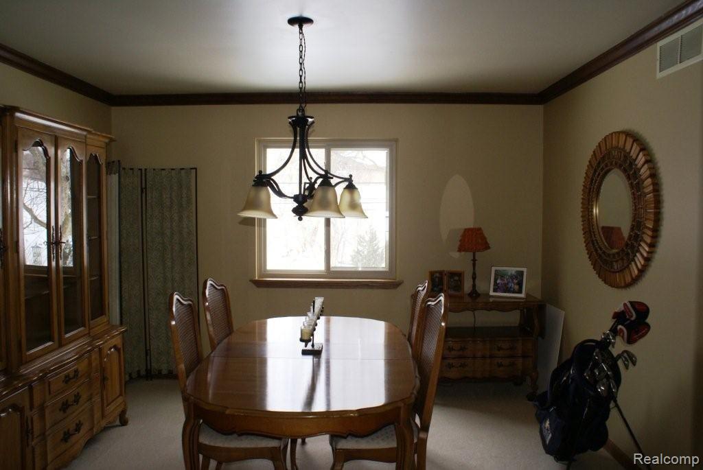 1990 Fair Oak Drive Rochester, MI 48309 - Photo 6 of 23 Dining2
