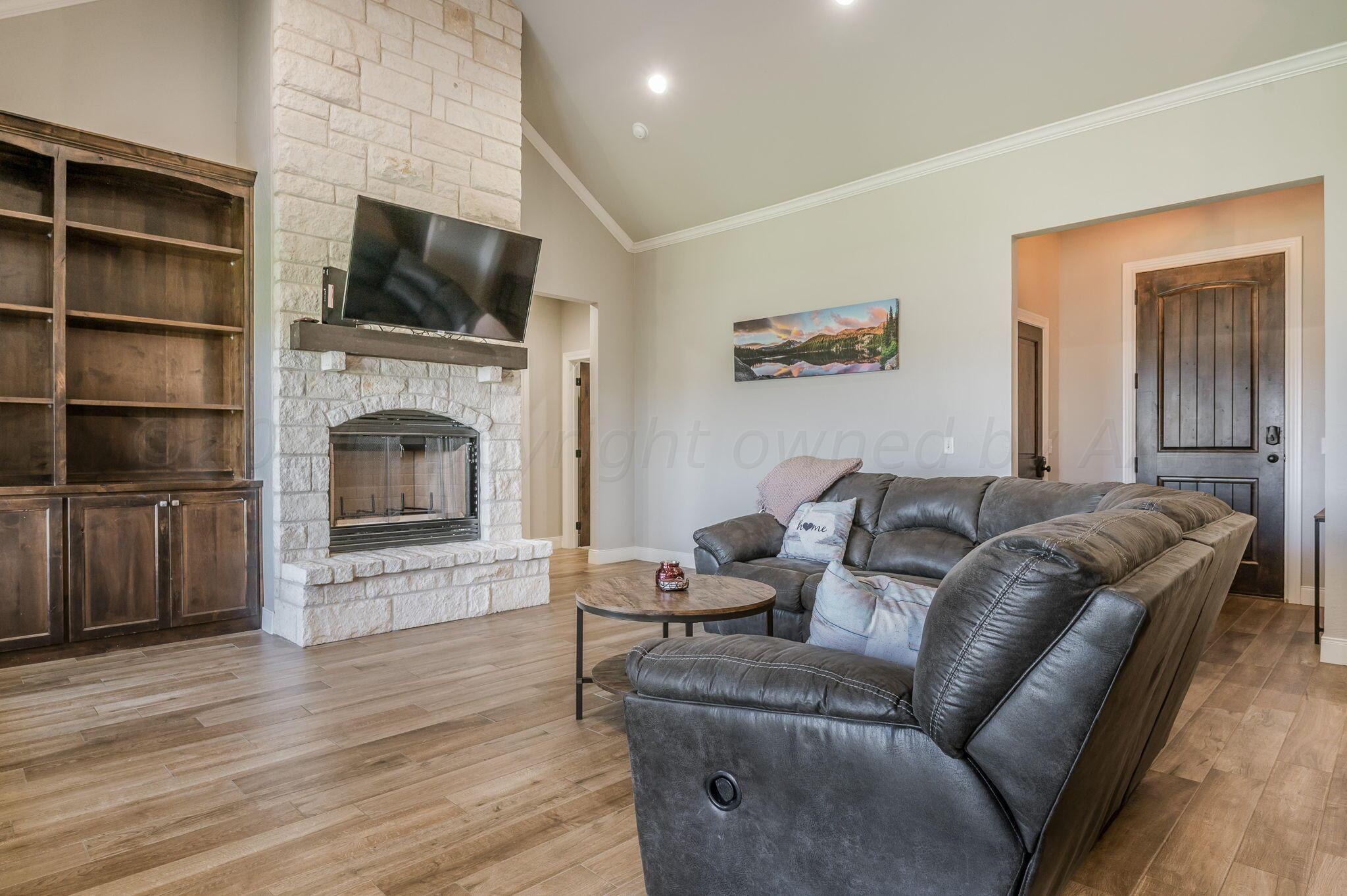 800 Snow Quail Road Canyon, TX 79015 - Photo 10 of 35 Living Room