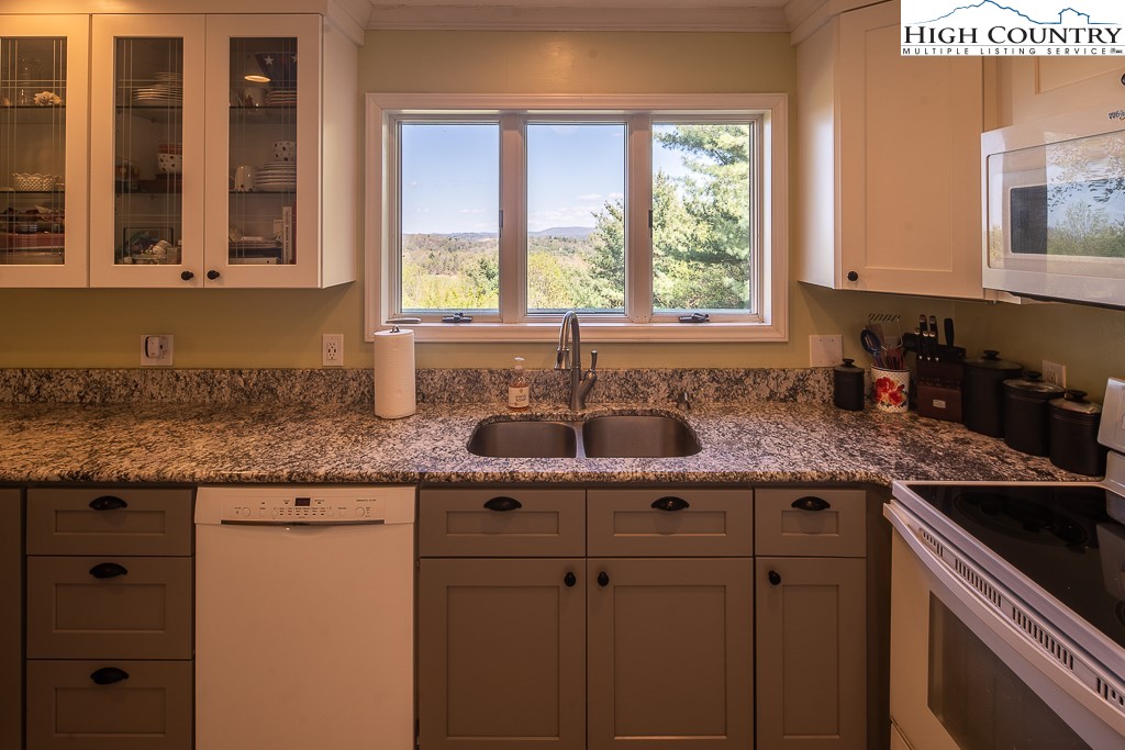 218 Heather Street Boone, NC 28607 - Photo 12 of 48 Gallery Image 12