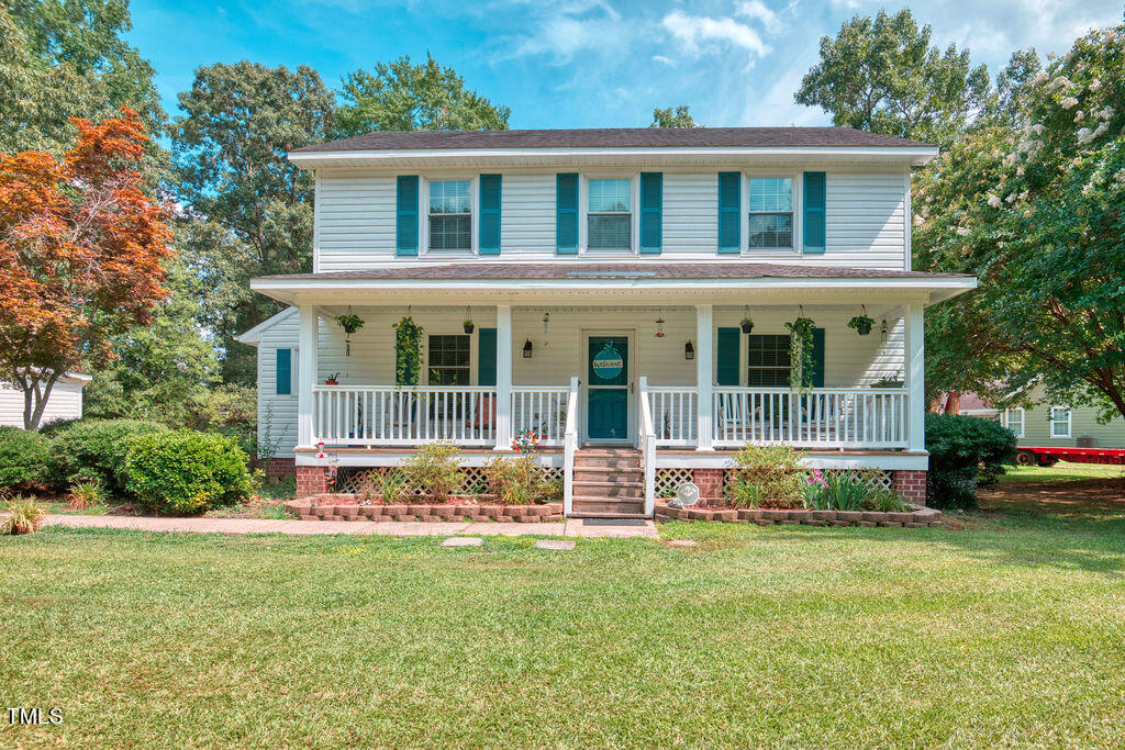 2937 Thrower Road Hope Mills, NC 28348 - Photo 1 of 20 a front view of a house with a yard