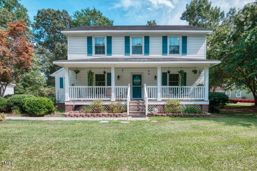 2937 Thrower Road Hope Mills, NC 28348 - Photo 4 of 20 a house view with a garden space