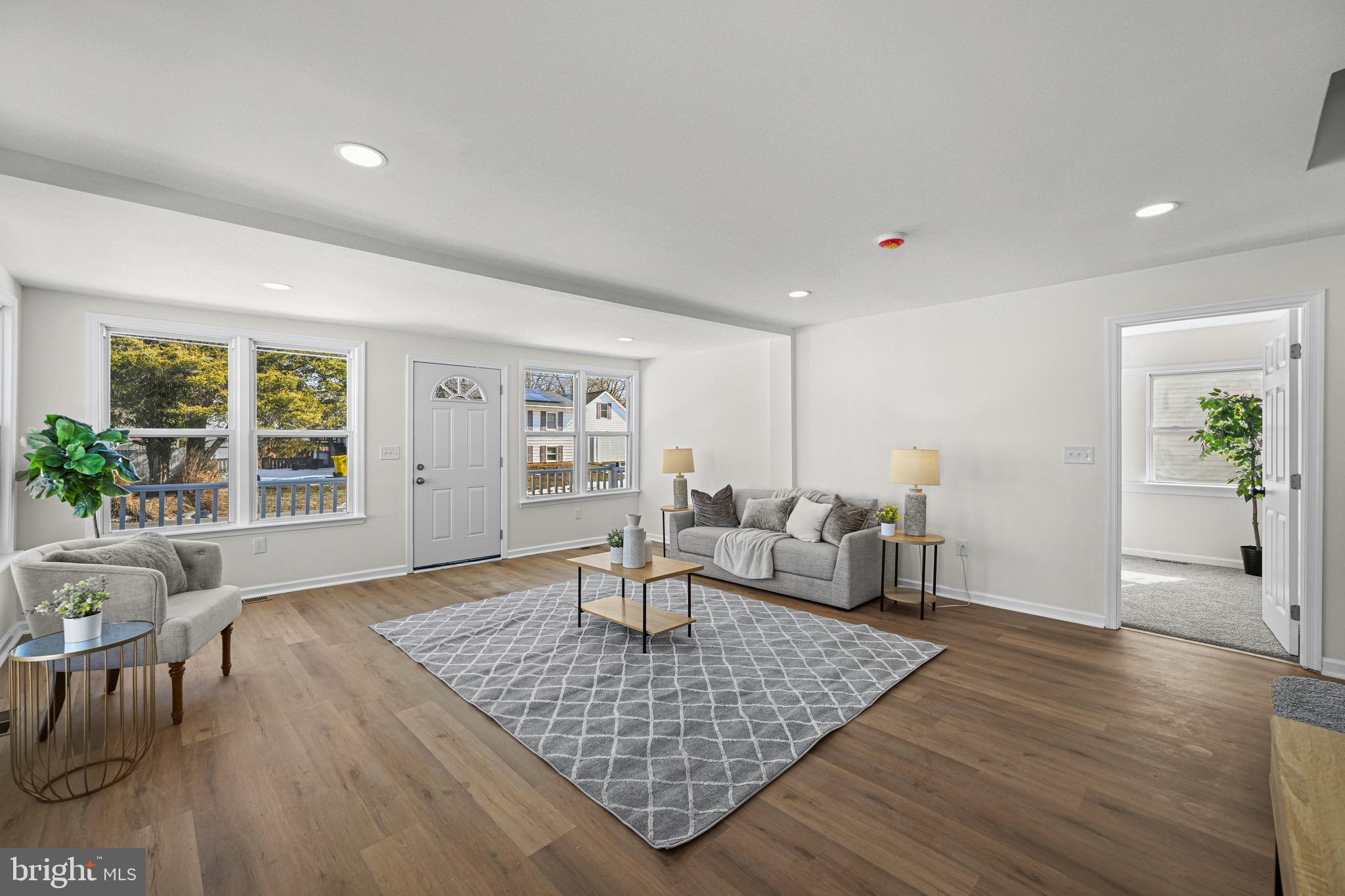 3718 4th Avenue Edgewater, MD 21037 - Photo 7 of 34 a living room with furniture