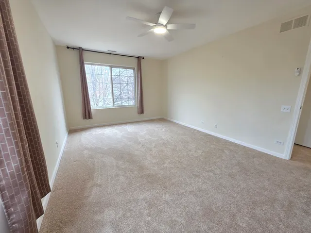 $2,100 | 482 Betsy Ross Court, Unit 482, Aurora, IL 60504