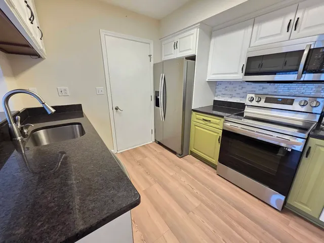 $2,100 | 482 Betsy Ross Court, Unit 482, Aurora, IL 60504