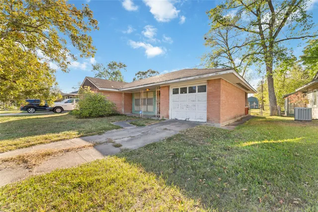 view of a house with a yard