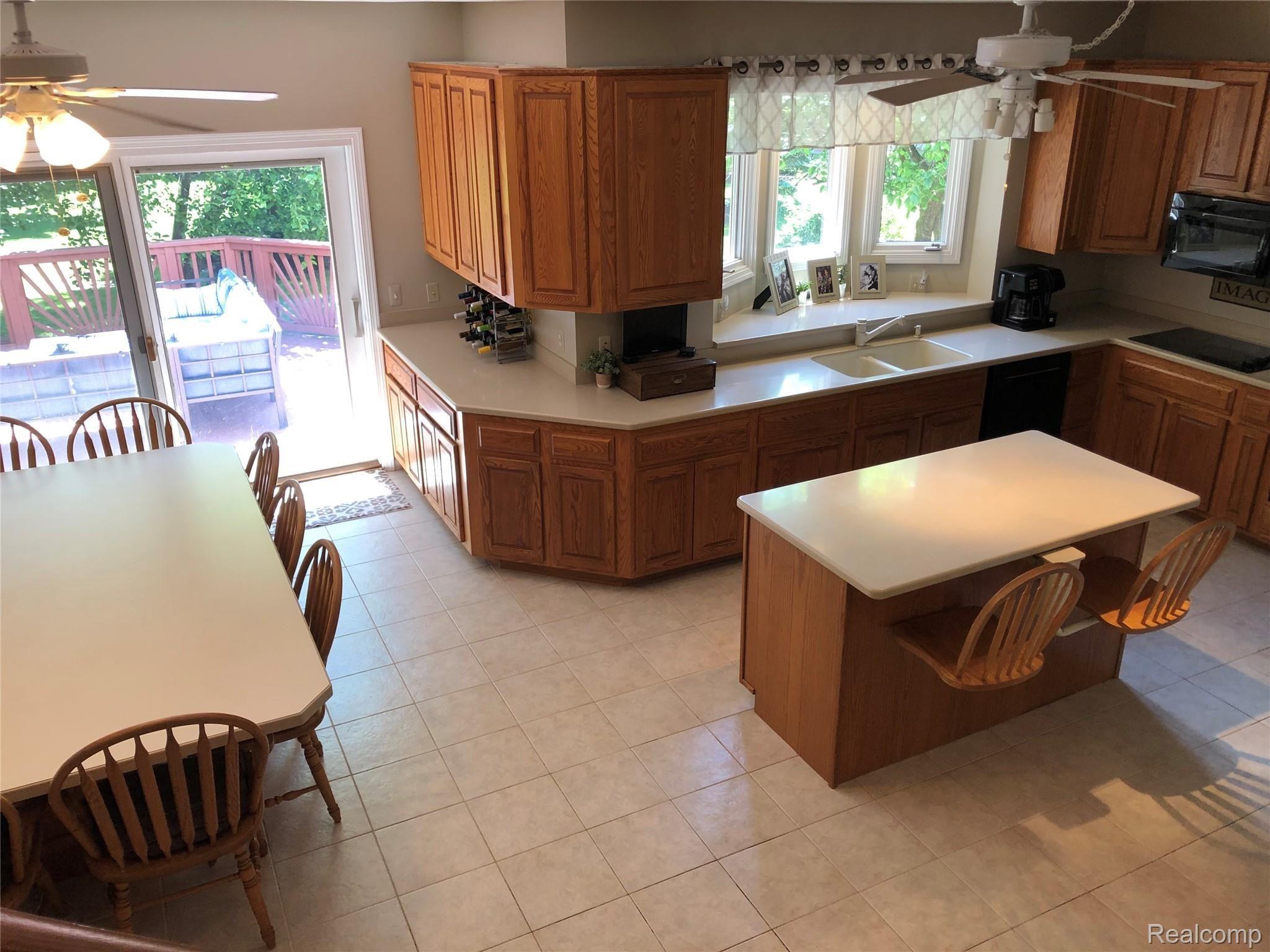 1130 Waycroft Court Rochester, MI 48307 - Photo 7 of 53 5319F808-0126-49FD-AE0F-7B73B0A802F8.jpeg
