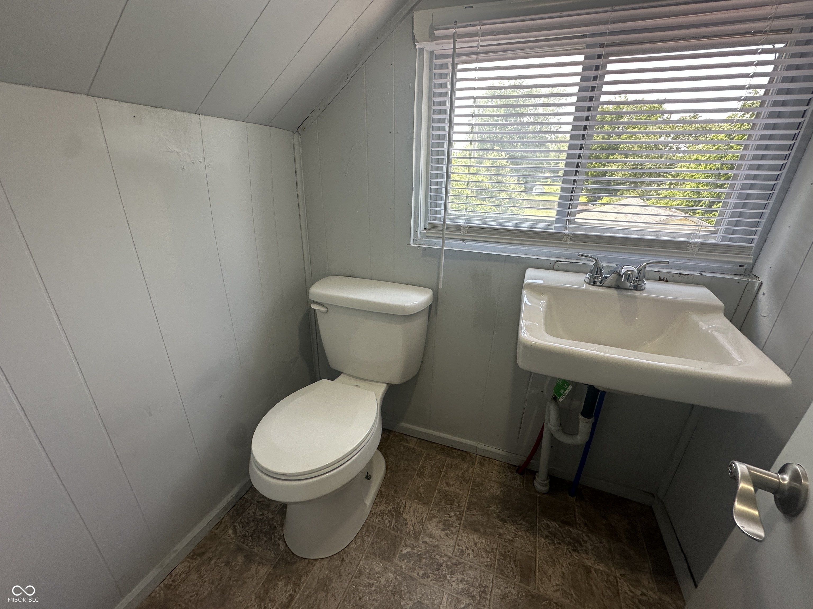 2105 Arrow Avenue Anderson, IN 46016 - Photo 22 of 26