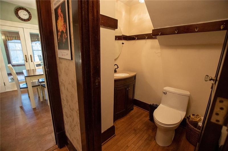1058 Highland Road Sharon, PA 16146 - Photo 11 of 25 POWDER ROOM ON THE MAIN LEVEL