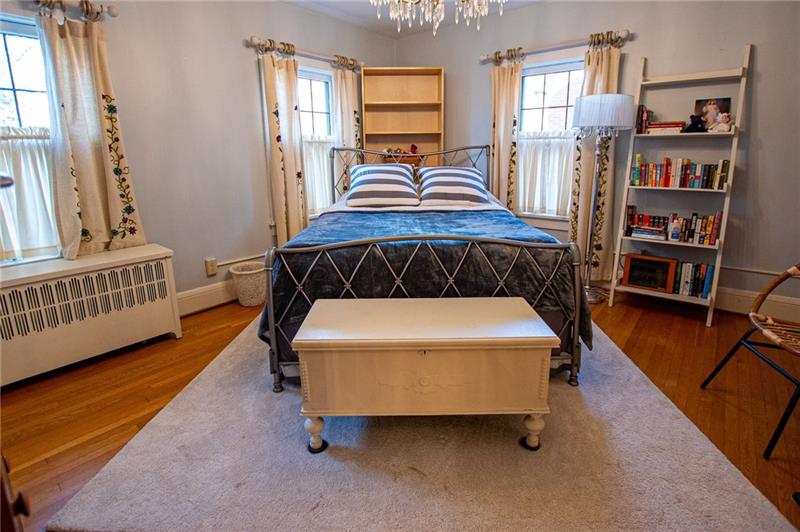 1058 Highland Road Sharon, PA 16146 - Photo 17 of 25 2ND BEDROOM