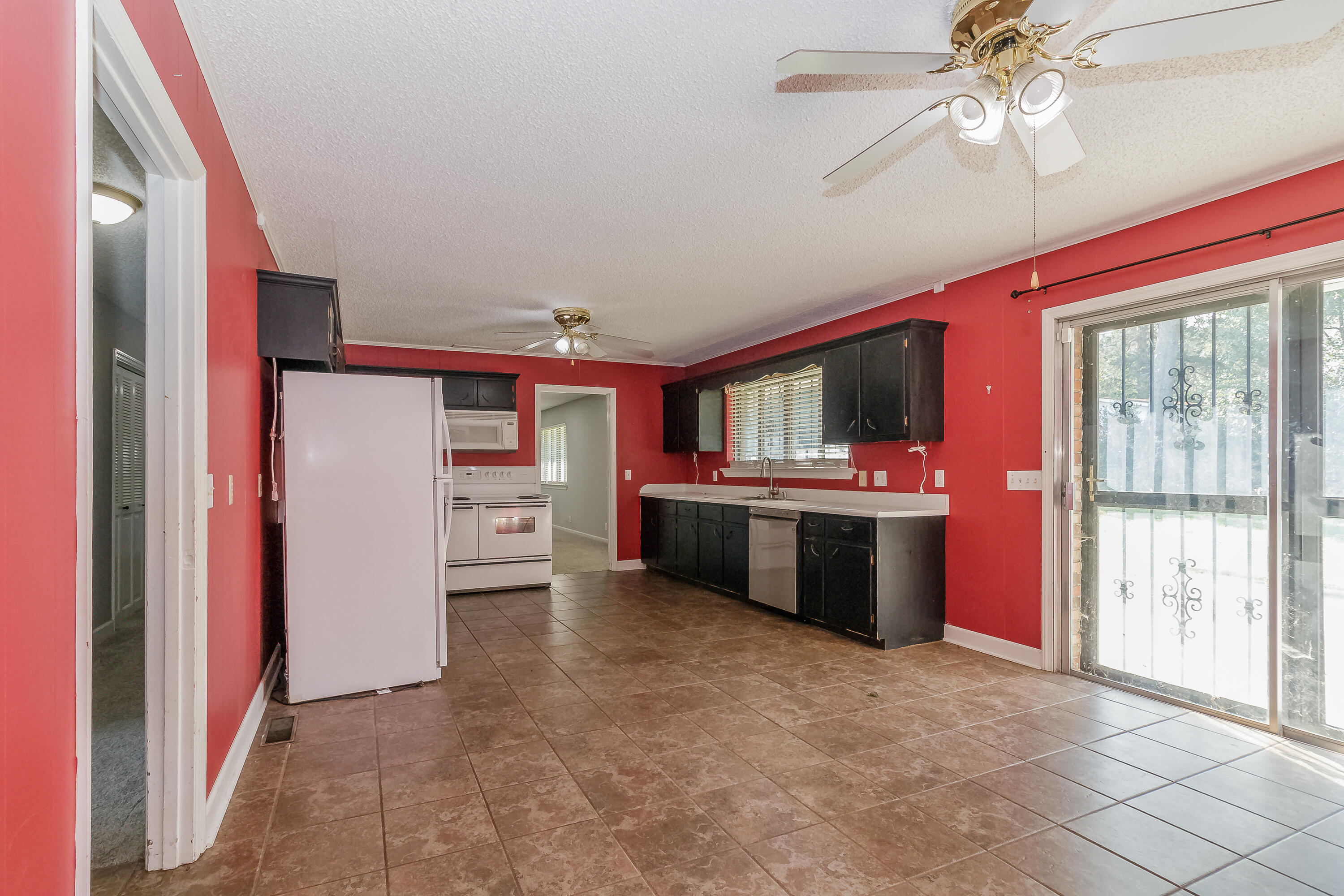 59 Stuart Road Fort Oglethorpe, GA 30742 - Photo 12 of 46 Kitchen / Dining