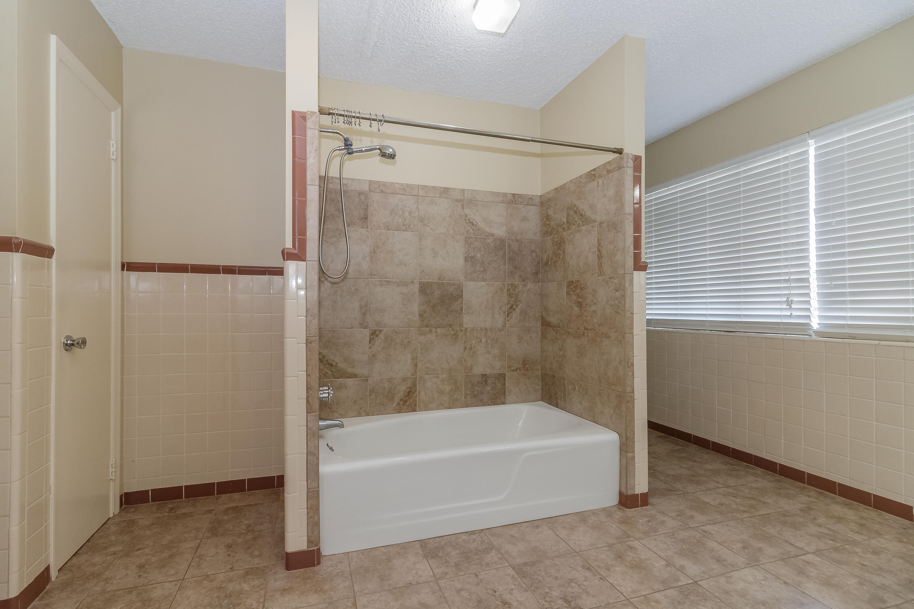 59 Stuart Road Fort Oglethorpe, GA 30742 - Photo 24 of 46 Jack 'n Jill Bathroom