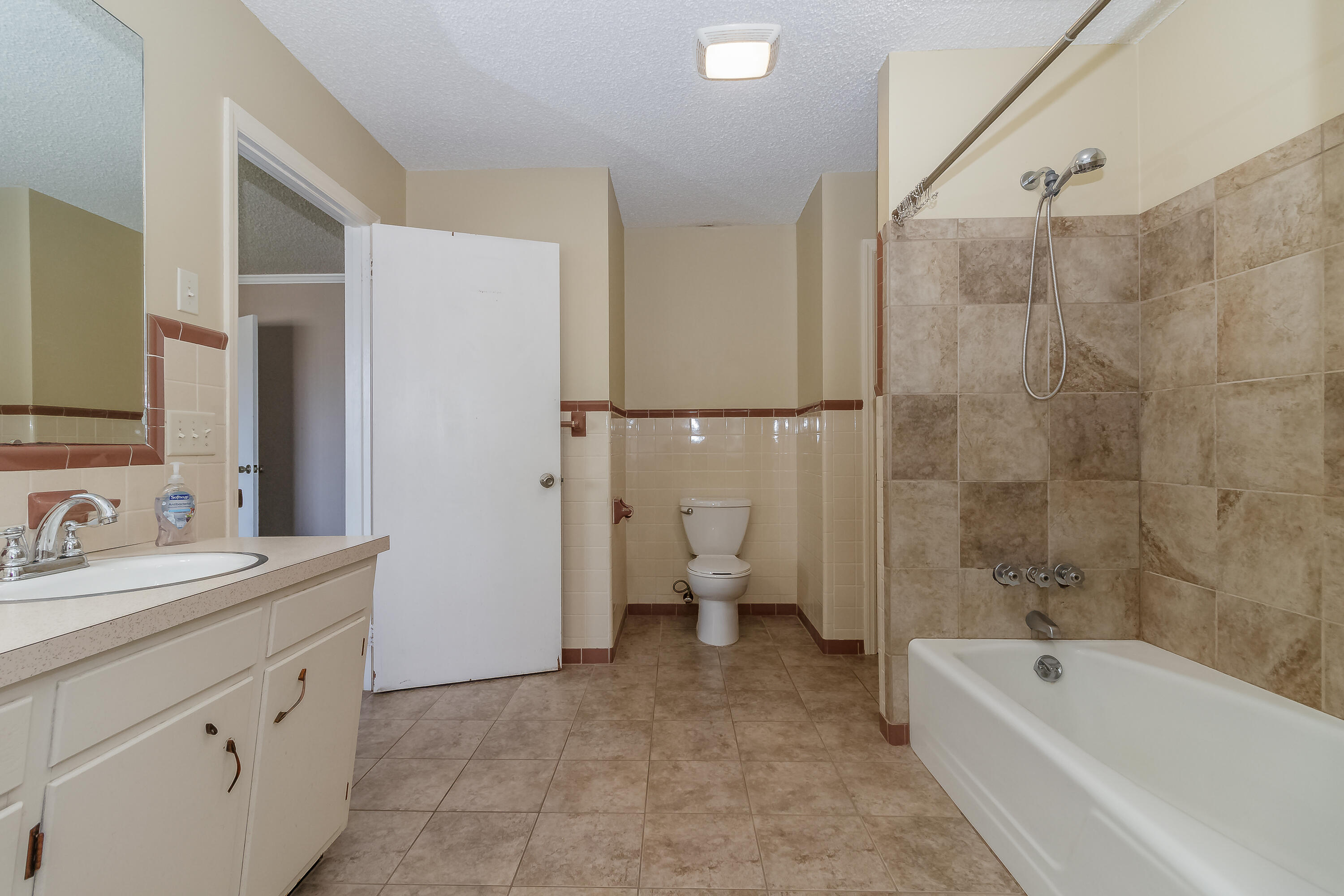 59 Stuart Road Fort Oglethorpe, GA 30742 - Photo 25 of 46 Jack 'n Jill Bathroom