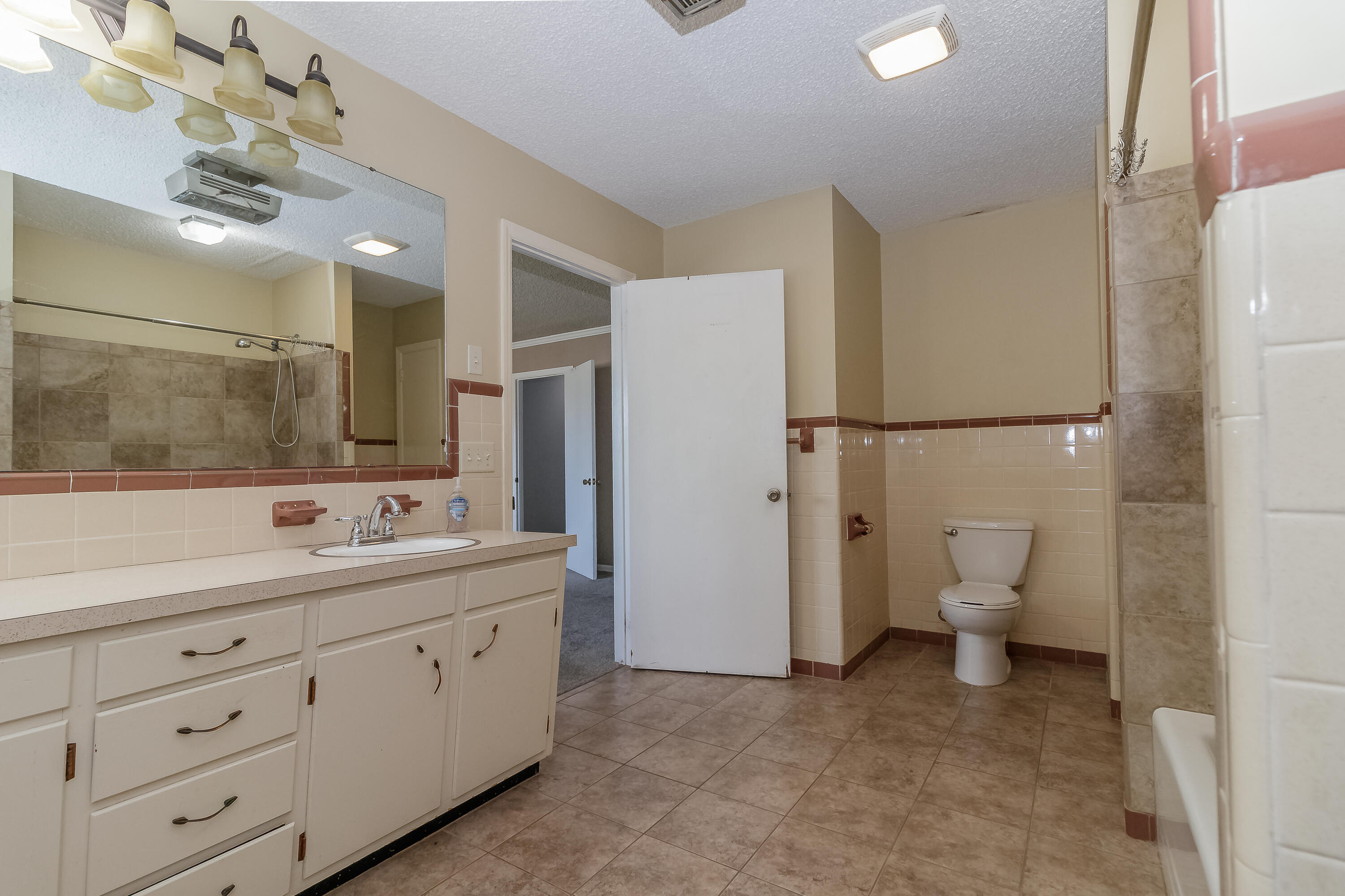 59 Stuart Road Fort Oglethorpe, GA 30742 - Photo 26 of 46 Jack 'n Jill Bathroom