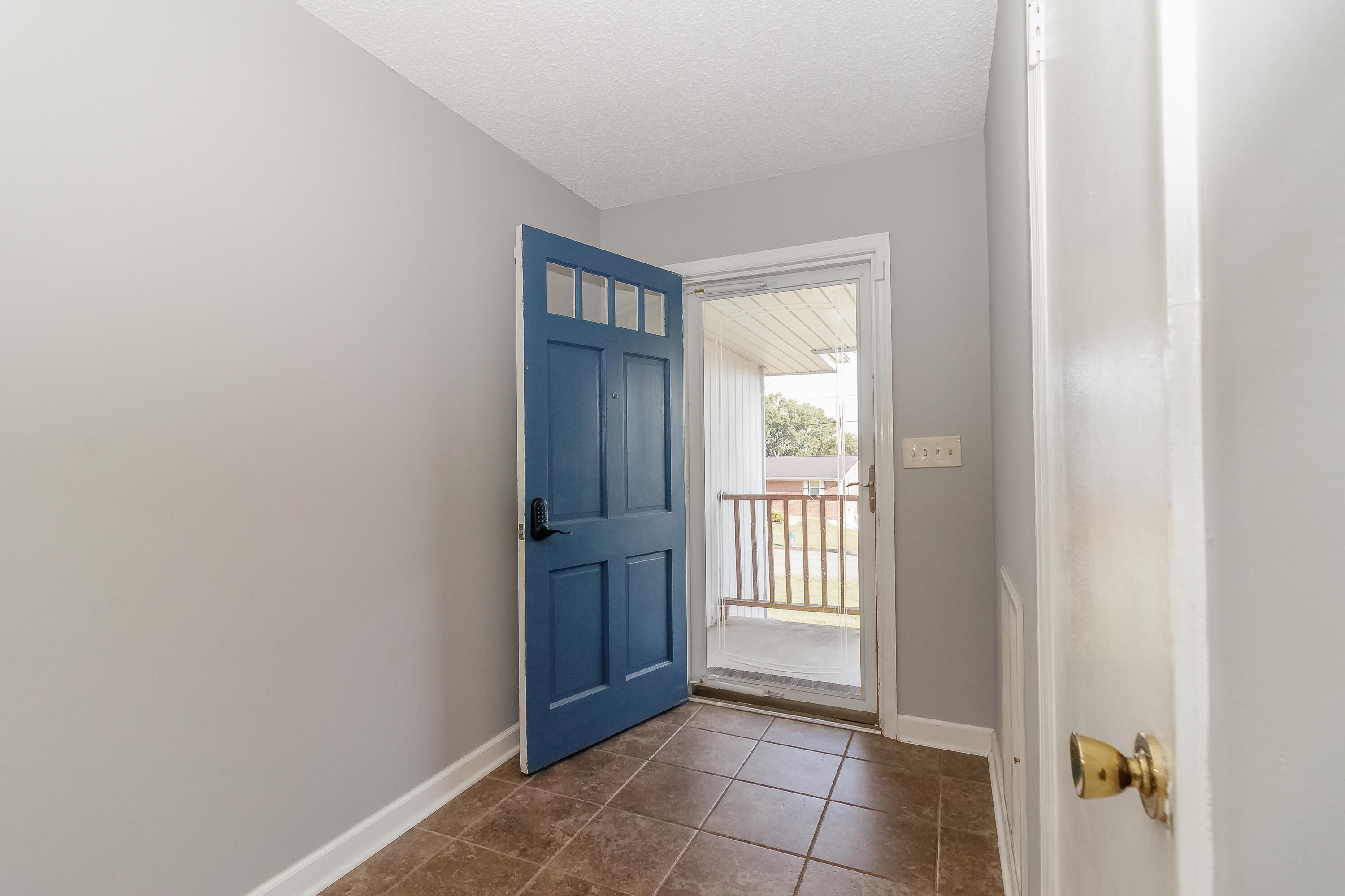 59 Stuart Road Fort Oglethorpe, GA 30742 - Photo 3 of 46 Foyer 2