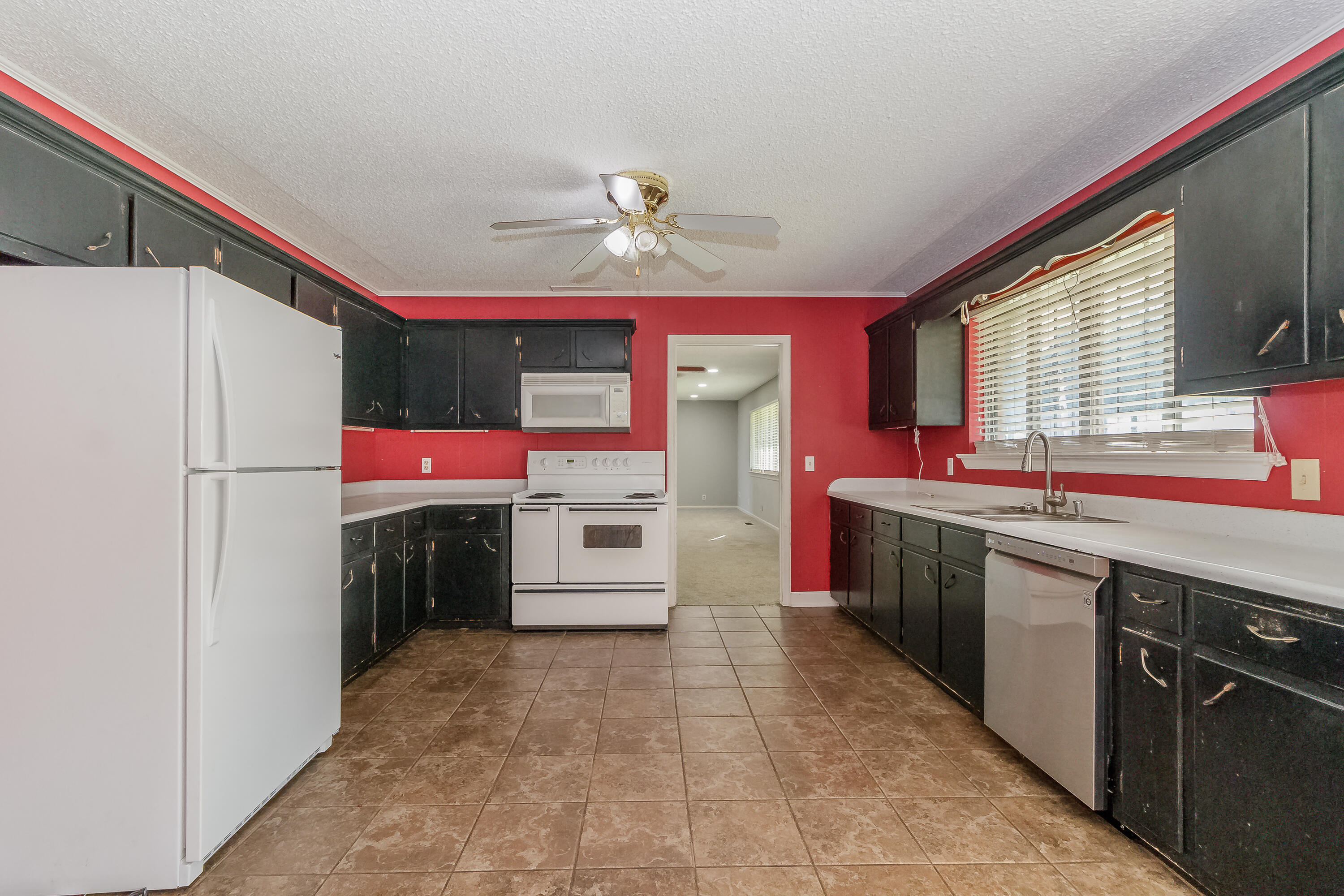 59 Stuart Road Fort Oglethorpe, GA 30742 - Photo 10 of 46 Kitchen / Dining