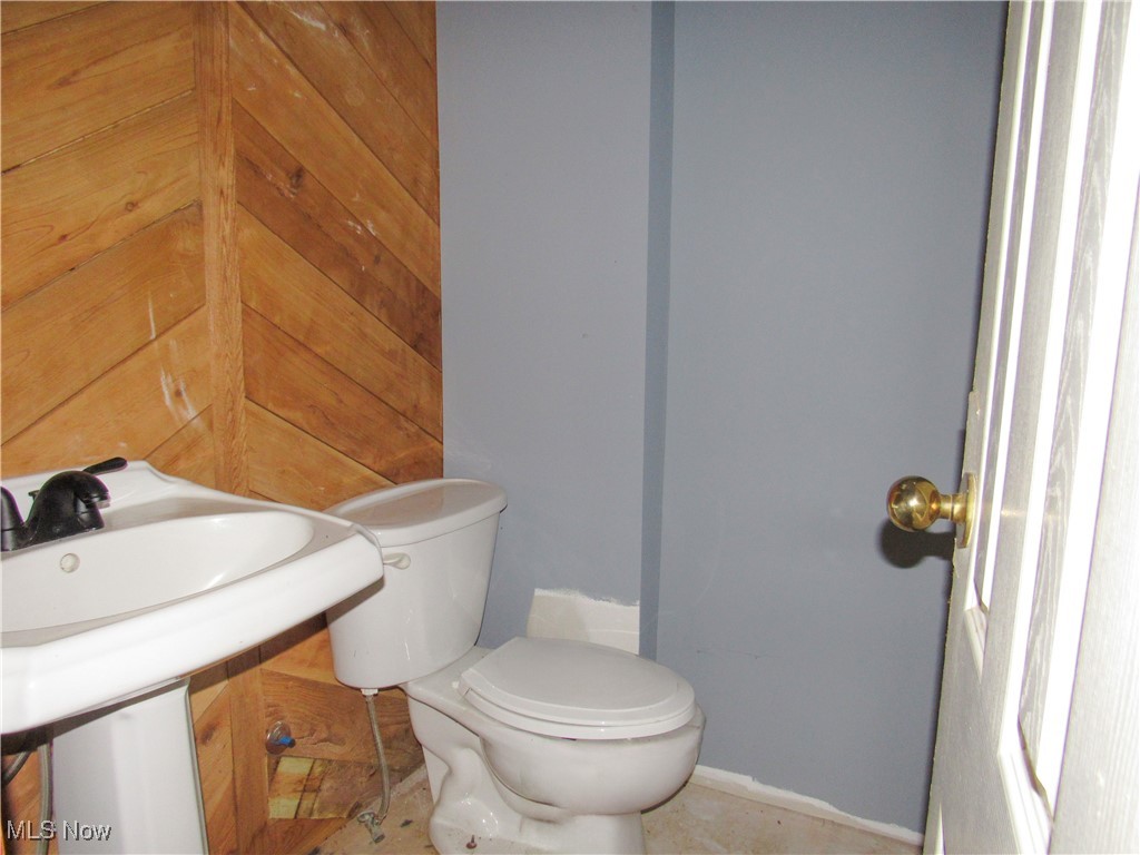 2218 Lake Road Akron, OH 44312 - Photo 10 of 20 Half bath featuring toilet