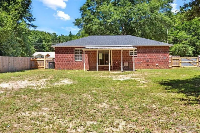 a view of a house with a yard