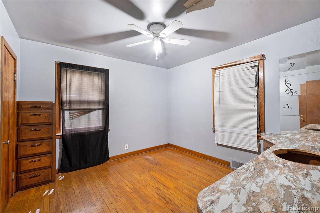 4138 Lapeer Road Burton, MI 48509 - Photo 11 of 41 Gallery Image 11