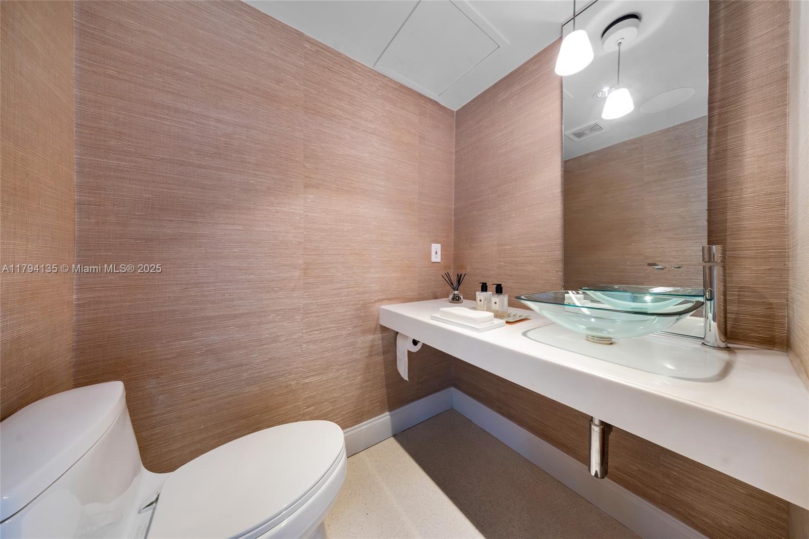 5460 Alton Road Miami Beach, FL 33140 - Photo 17 of 67