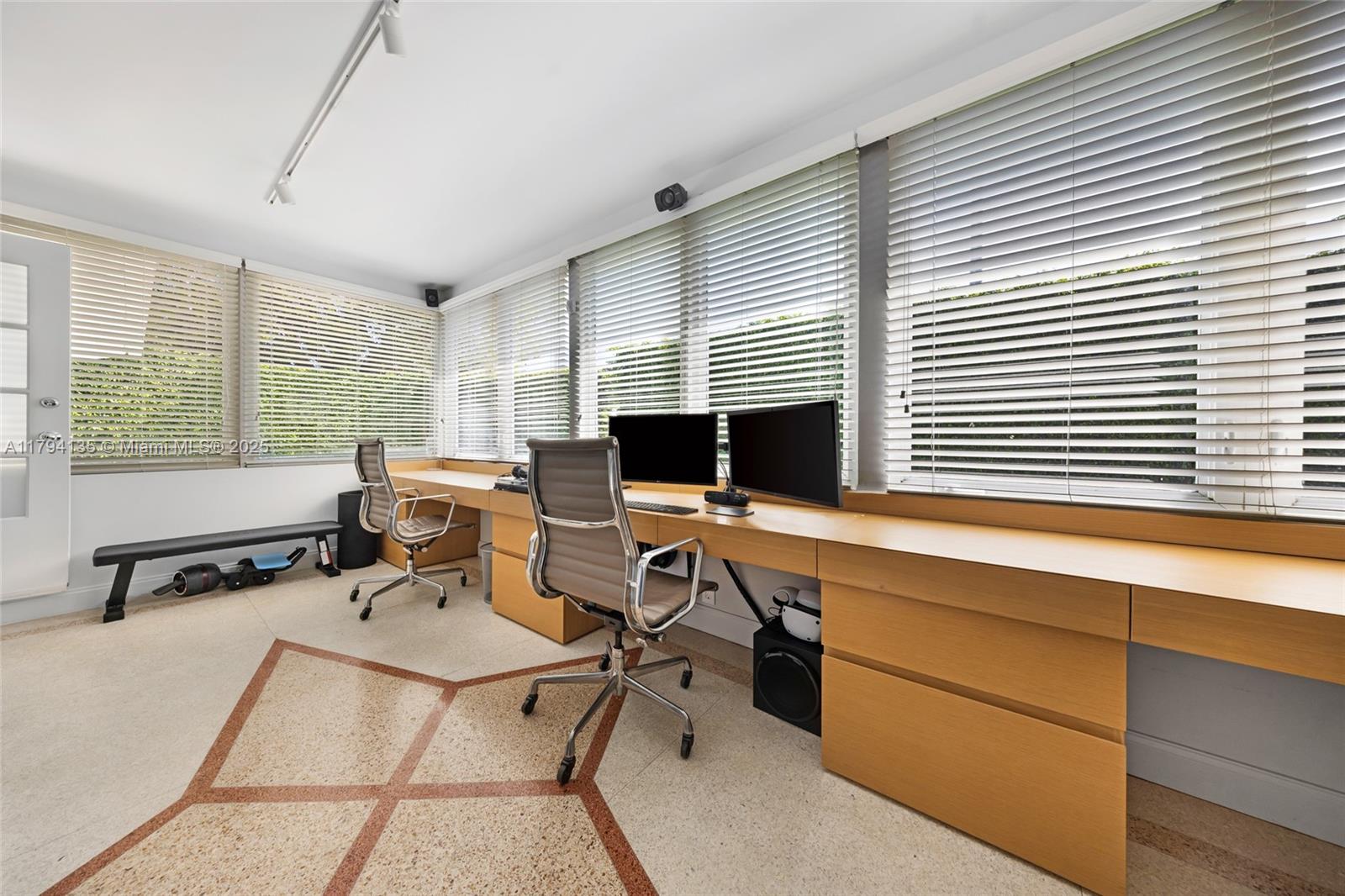 5460 Alton Road Miami Beach, FL 33140 - Photo 36 of 67