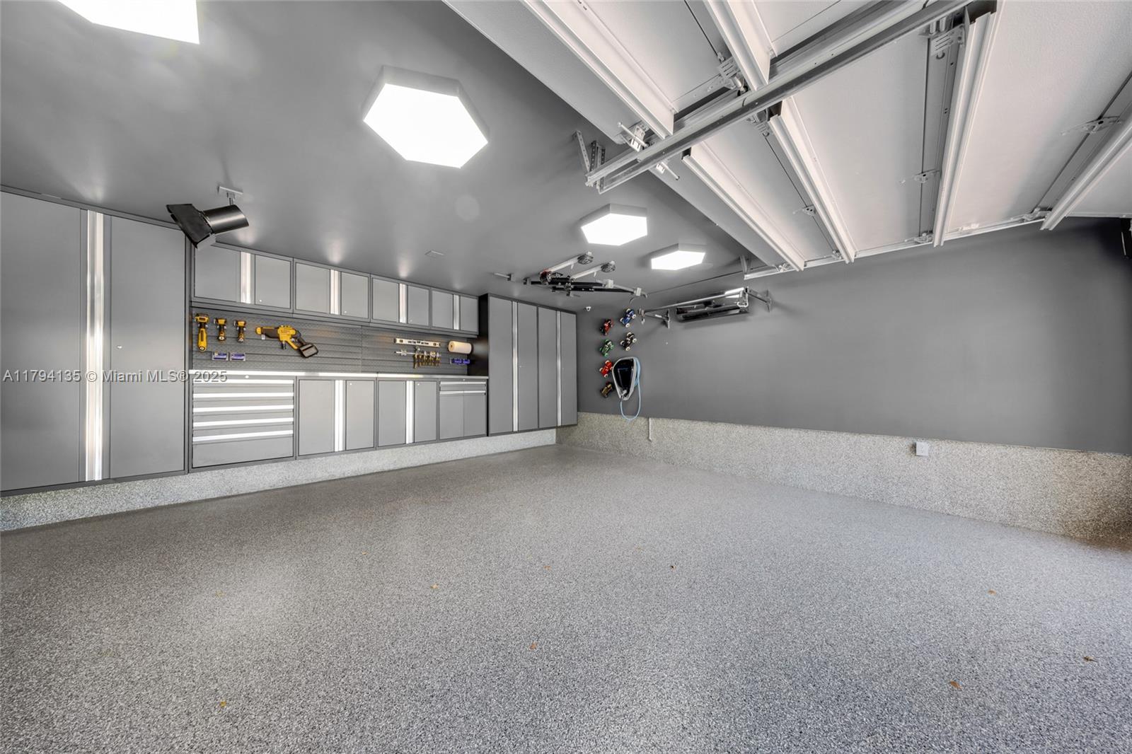 5460 Alton Road Miami Beach, FL 33140 - Photo 45 of 67