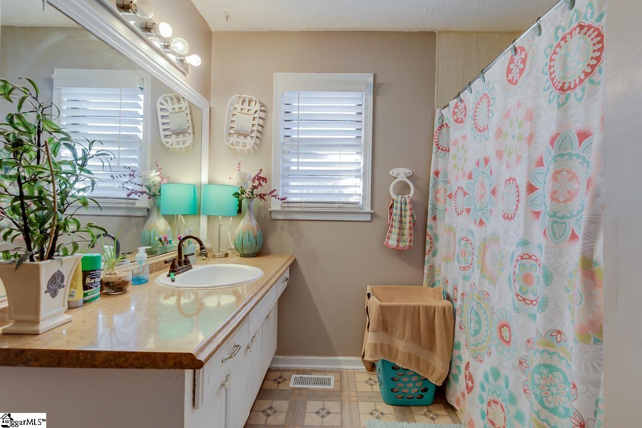 819 Beech Springs Road Pelzer, SC 29669 - Photo 13 of 36